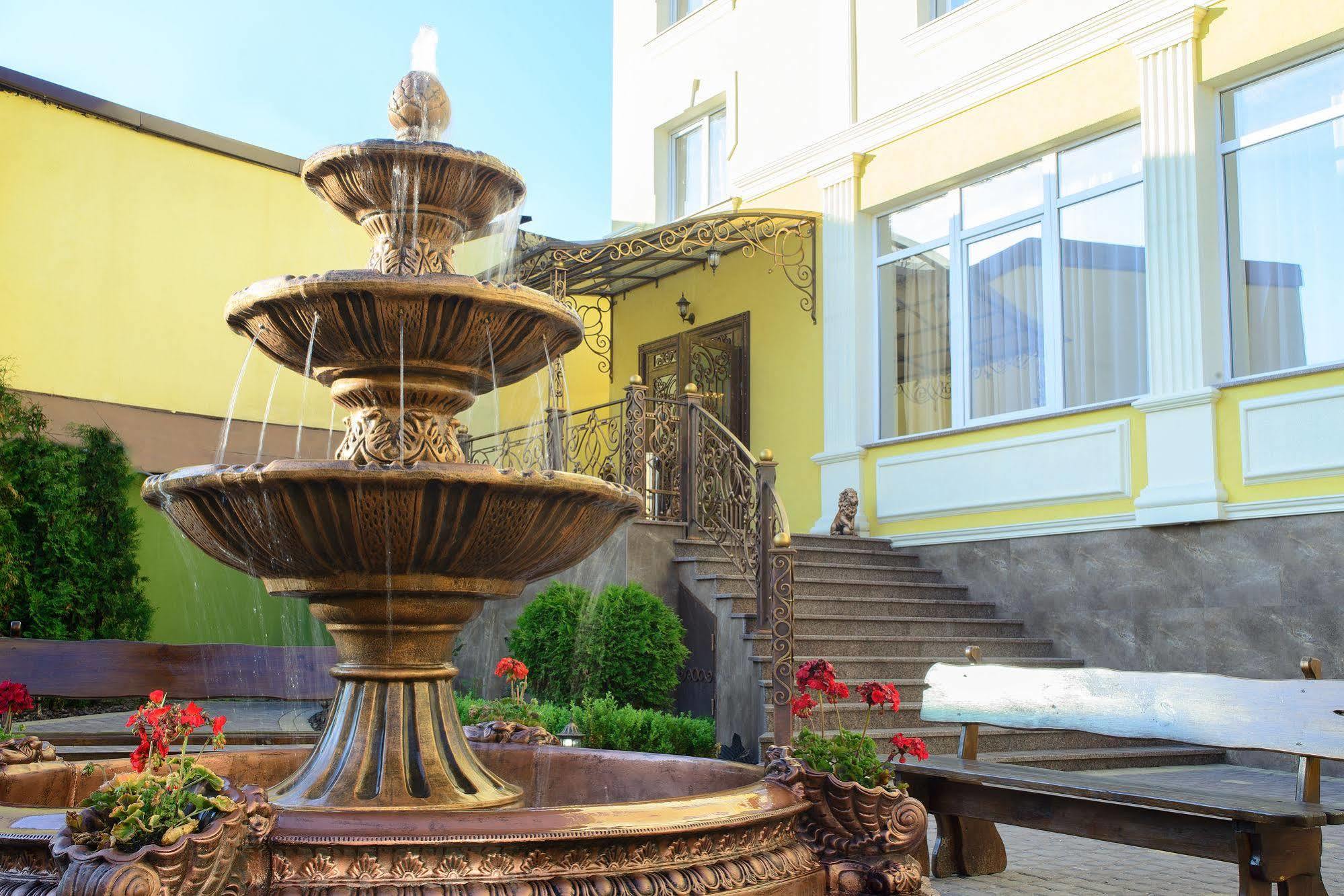 Argo Hotel Liov Exterior foto